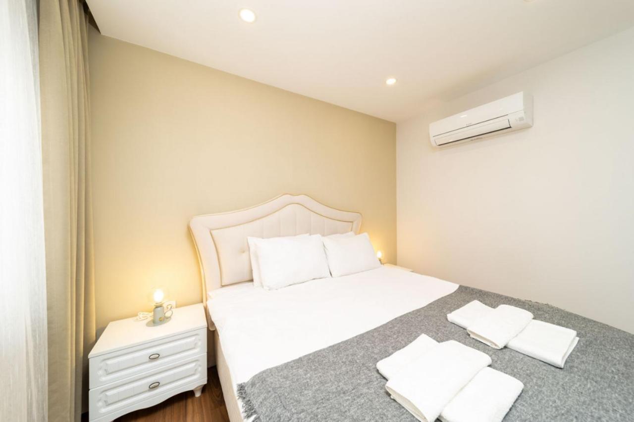 شقة Central Flat With Balcony Near Sea In Muratpasa أنطاليا المظهر الخارجي الصورة