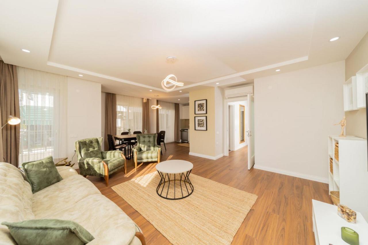 شقة Central Flat With Balcony Near Sea In Muratpasa أنطاليا المظهر الخارجي الصورة